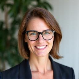 Professional headshot of Dr. Eleanor Vance, a female clinical psychologist in her late 40s, with a warm, intelligent smile. Clean, professional background, soft studio lighting. Dominant color: primary blue and soft whites.